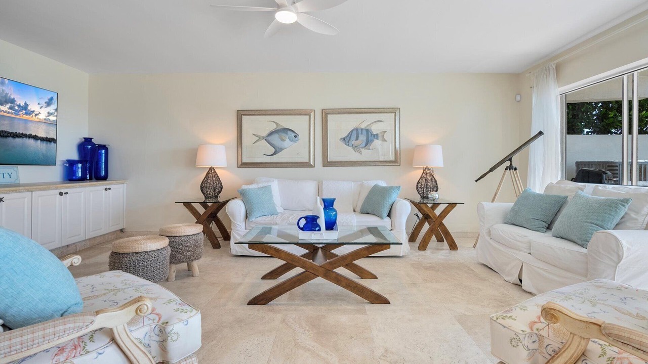 Photo of Livingroom in Lauderdale Beach