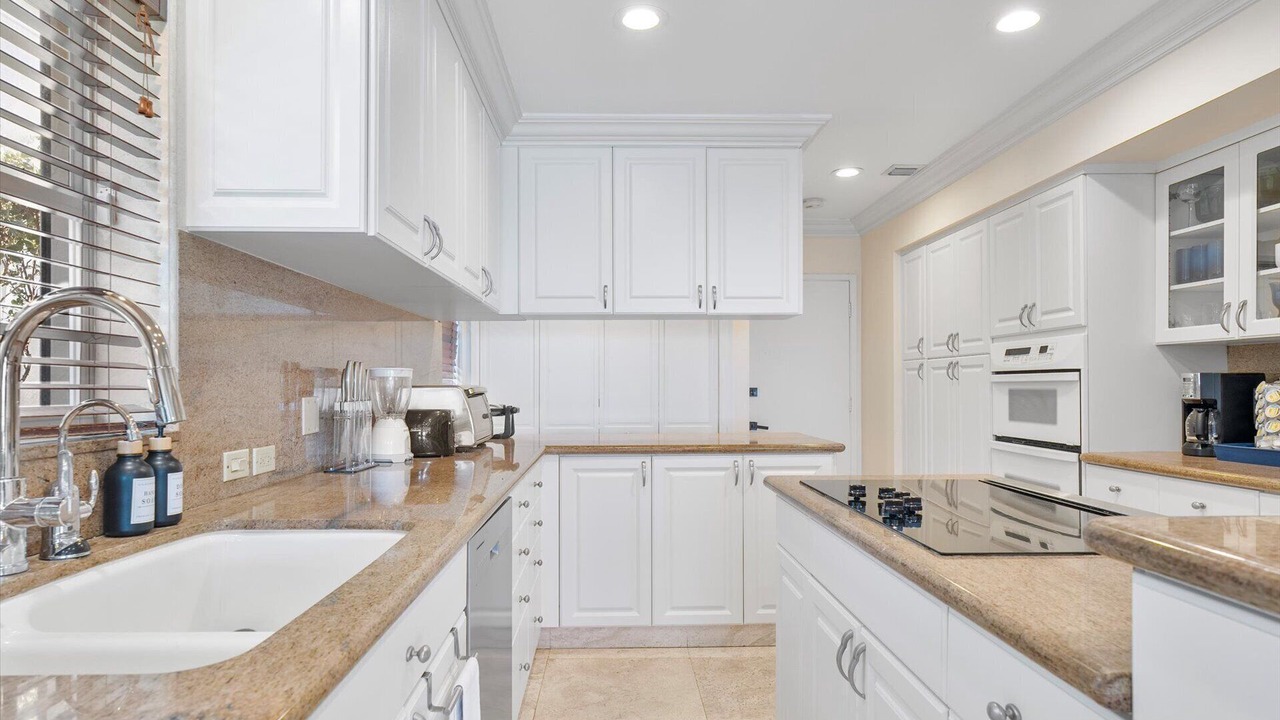 Photo of Kitchen in Lauderdale Beach