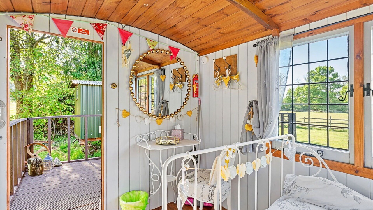 Photo of Patio Balcony in Dunbridge