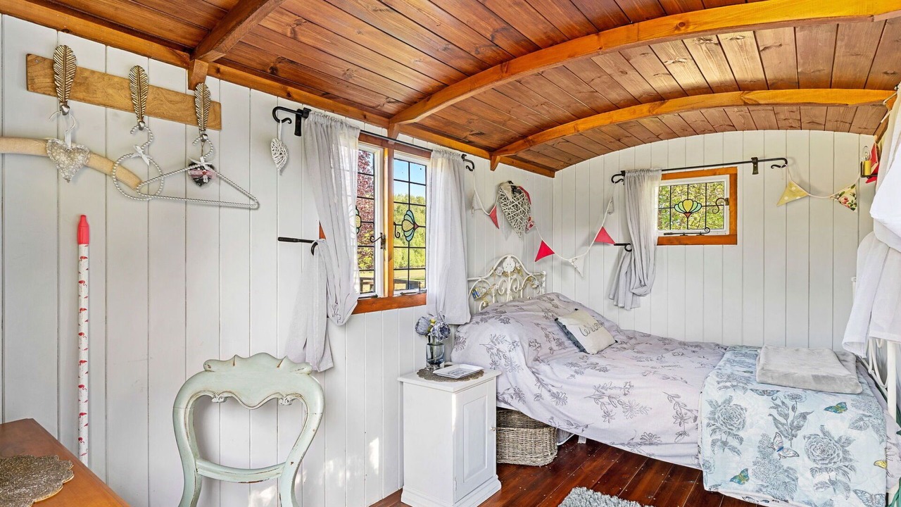 Photo of Patio Balcony in Dunbridge