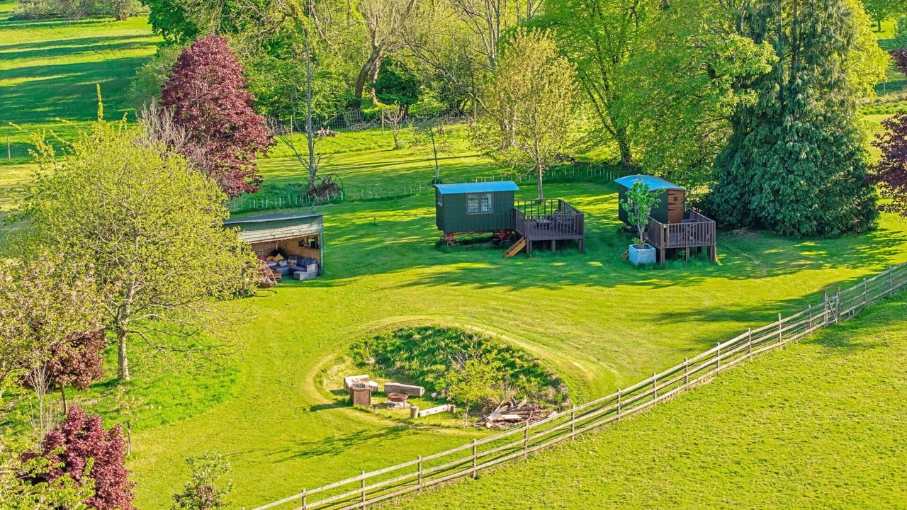 Photo of Patio Balcony in Dunbridge