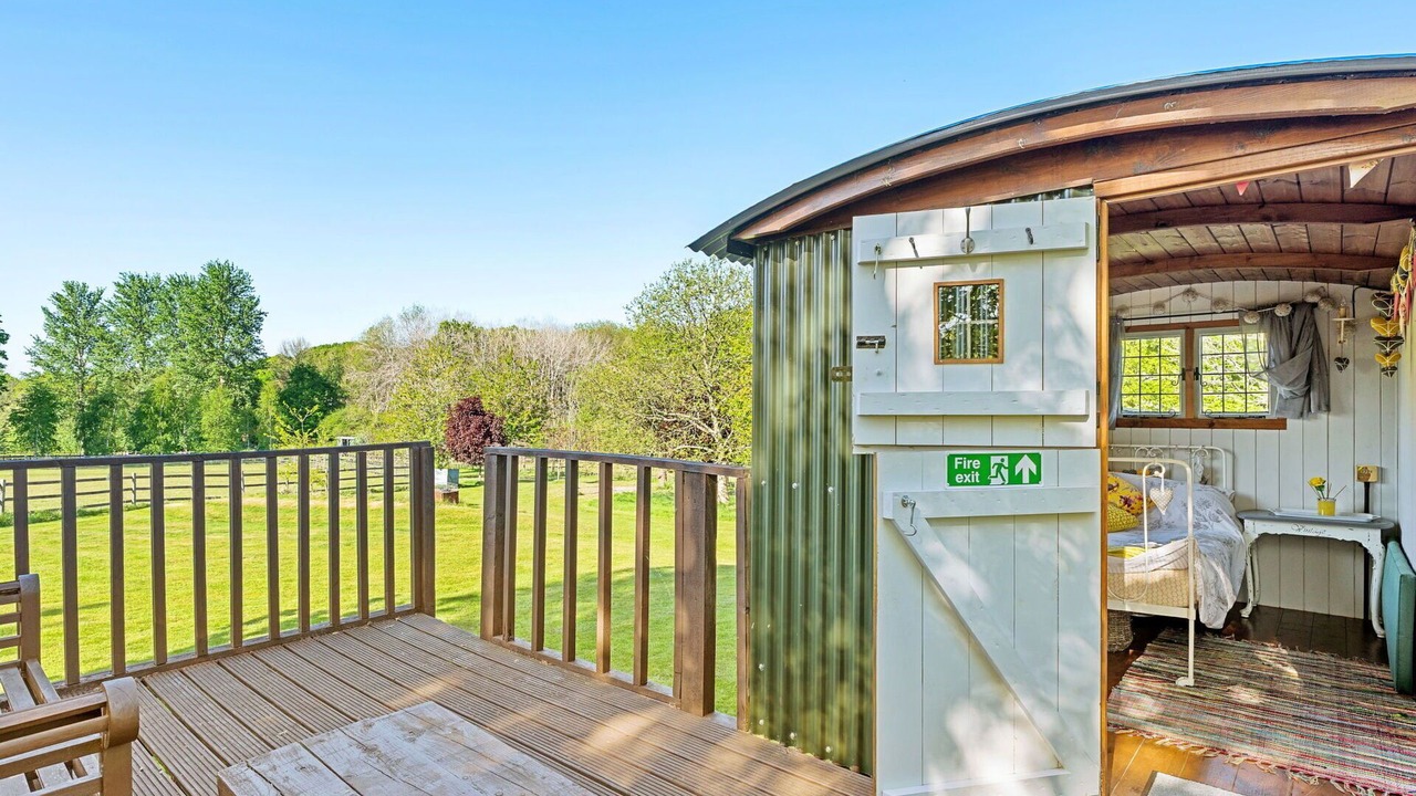Photo of Patio Balcony in Dunbridge