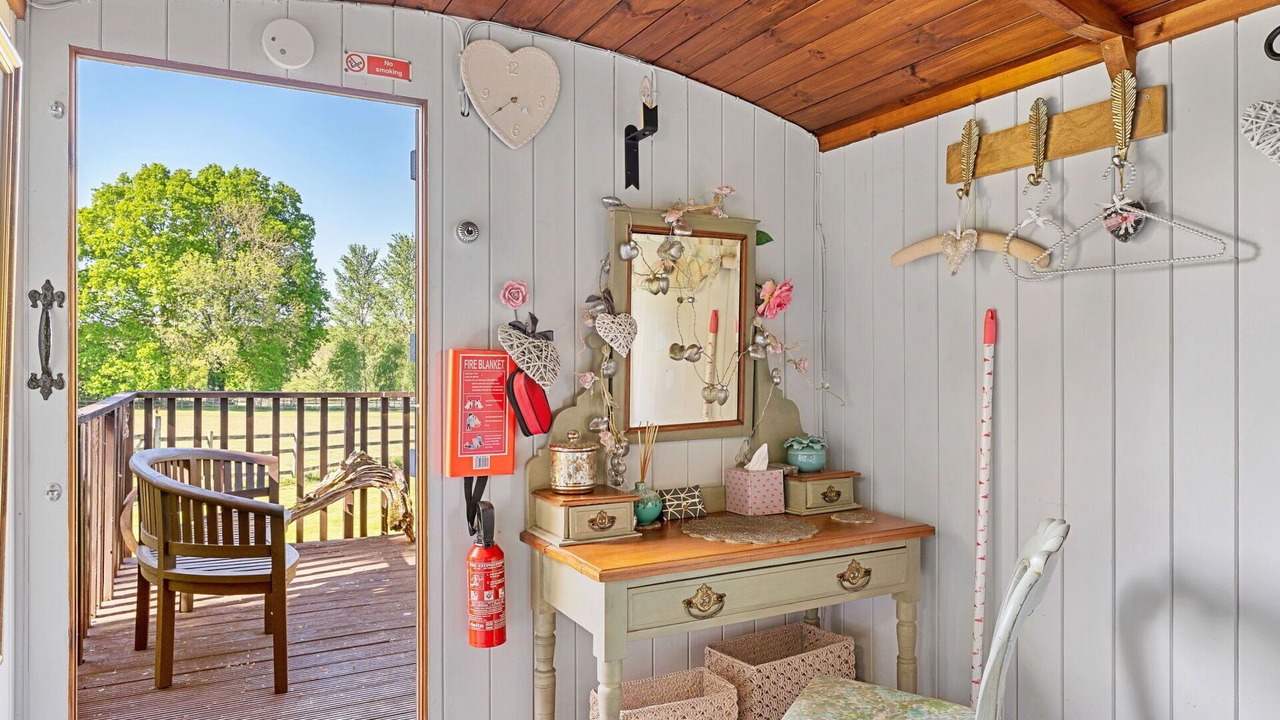 Photo of Patio Balcony in Dunbridge