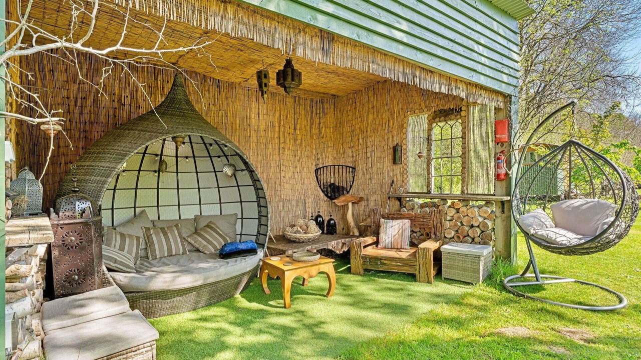 Photo of Patio Balcony in Dunbridge