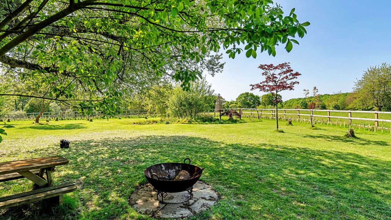 Photo of Patio Balcony in Dunbridge