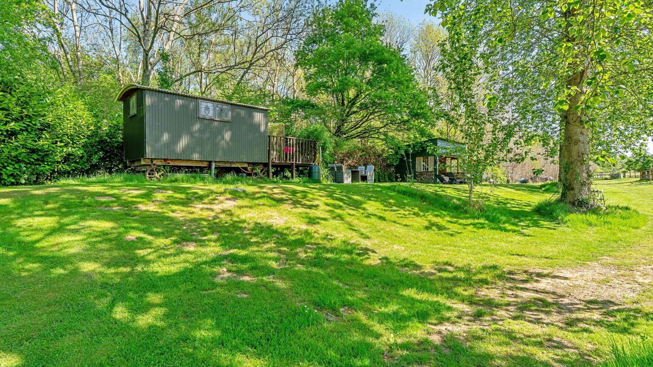 Photo of Patio Balcony in Dunbridge