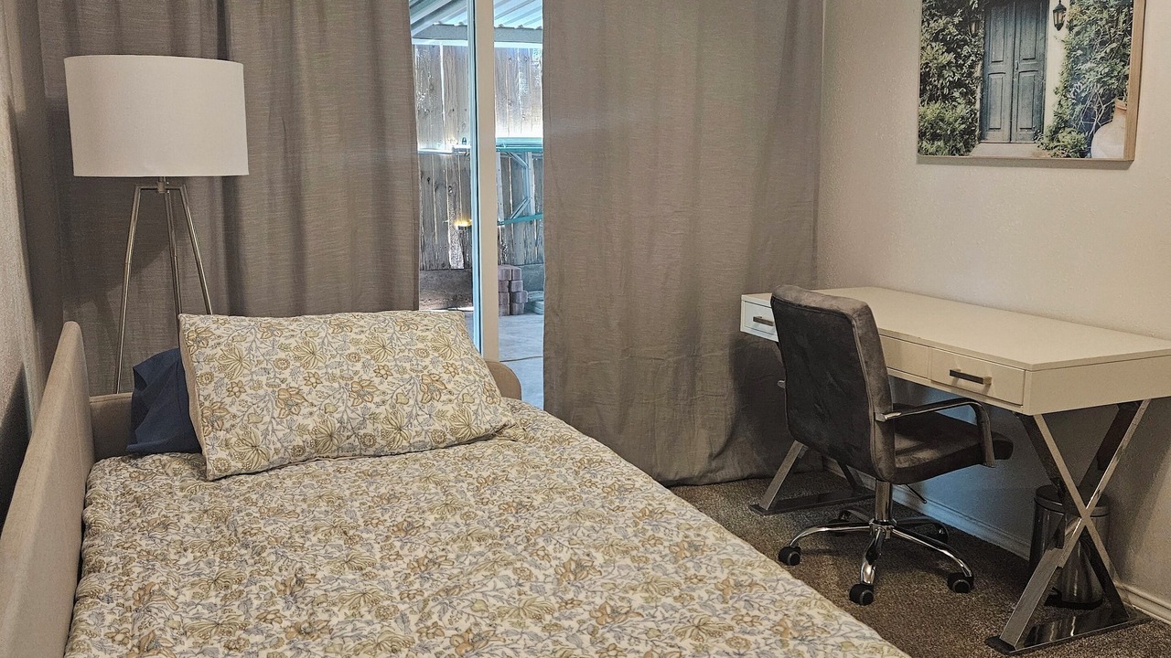 Photo of Bedroom in Haltom City