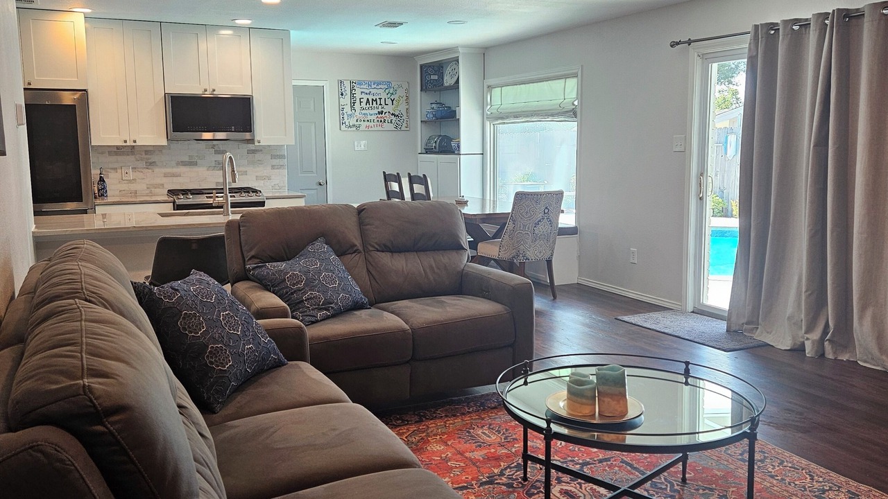 Photo of Livingroom in Haltom City