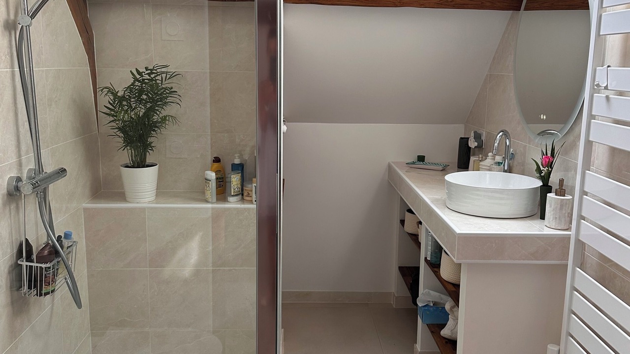 Photo of Bathroom in Mondreville
