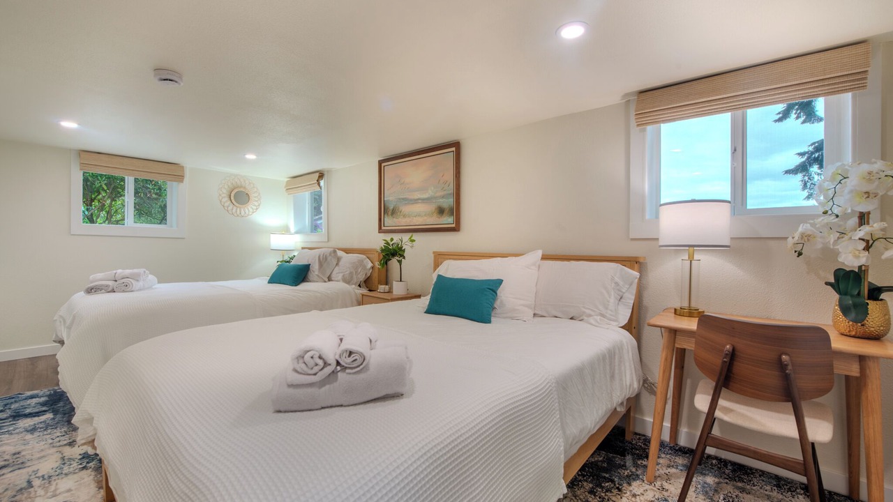 Photo of Bedroom in Rollingbay