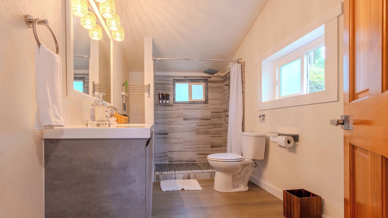 Photo of Bathroom in Rollingbay