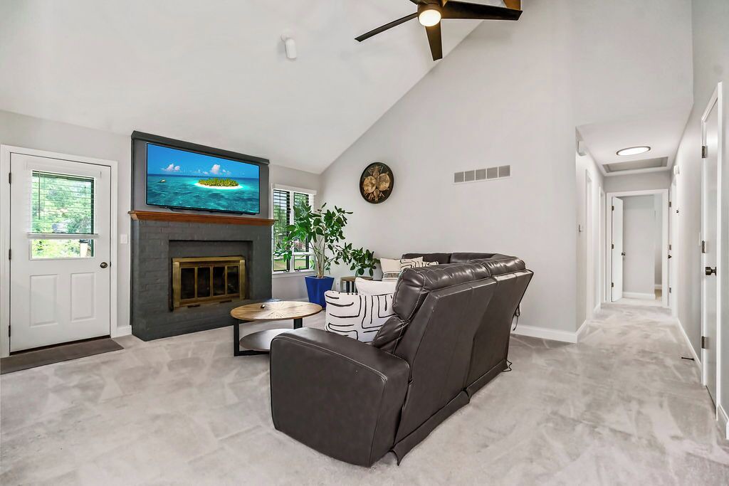 Photo of Livingroom in Lenexa