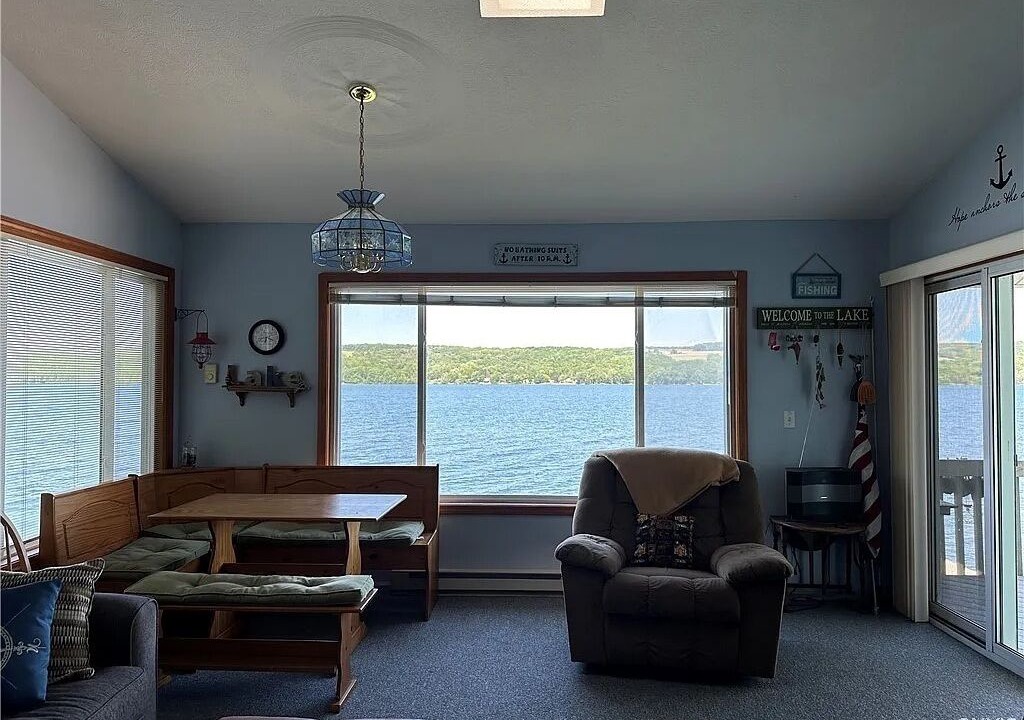Photo of Livingroom in Poplar Ridge