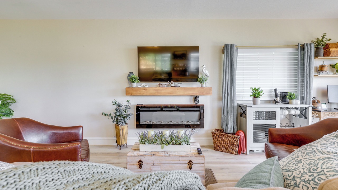 Photo of Livingroom in Wilbur Springs