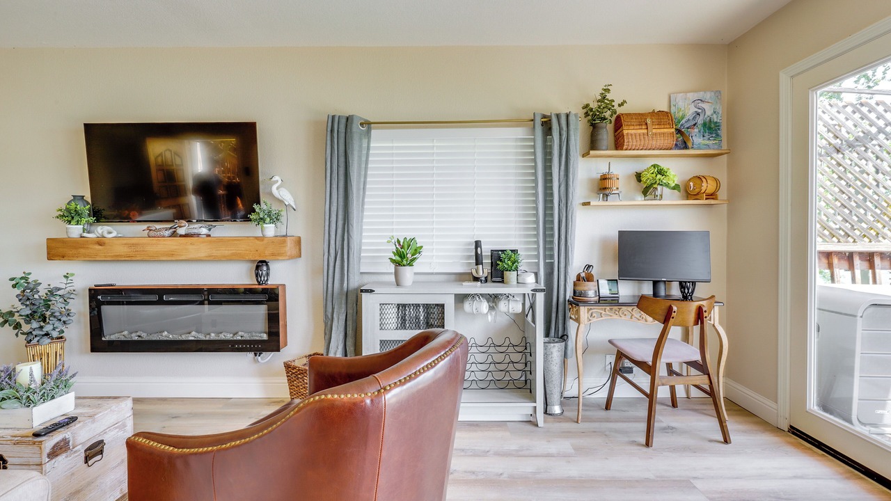 Photo of Livingroom in Wilbur Springs