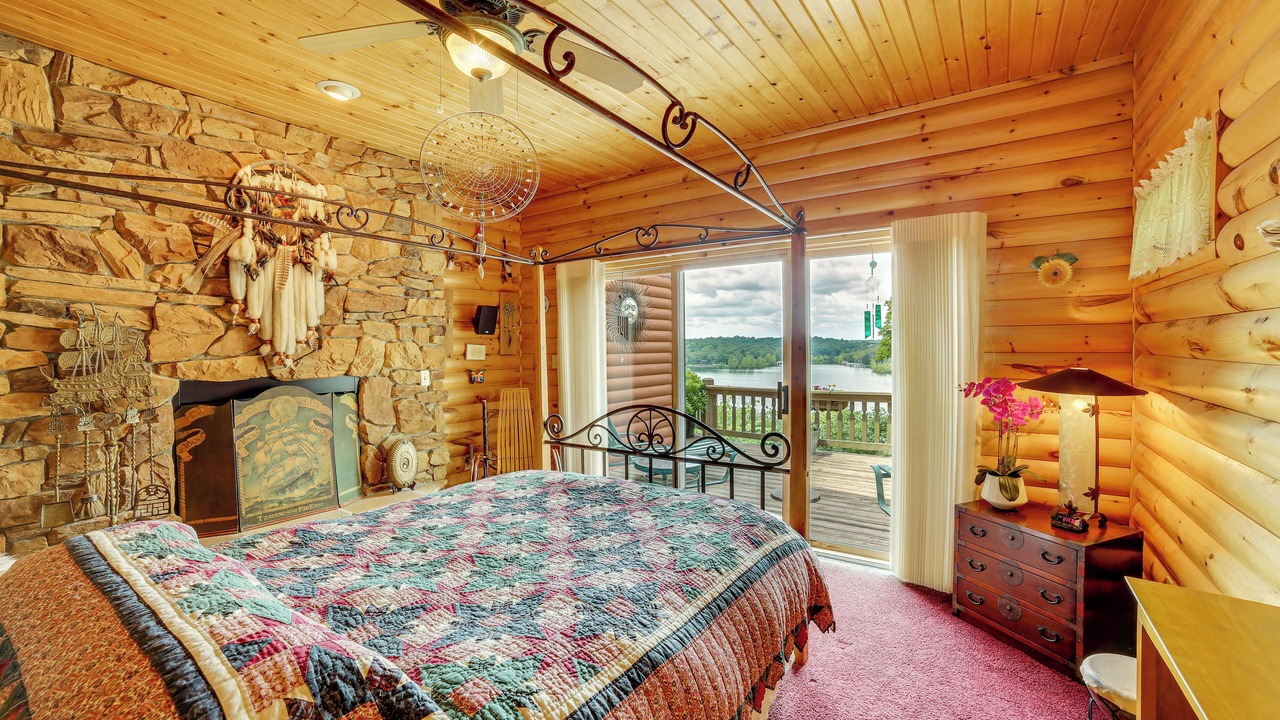 Photo of Bedroom in Shell Knob