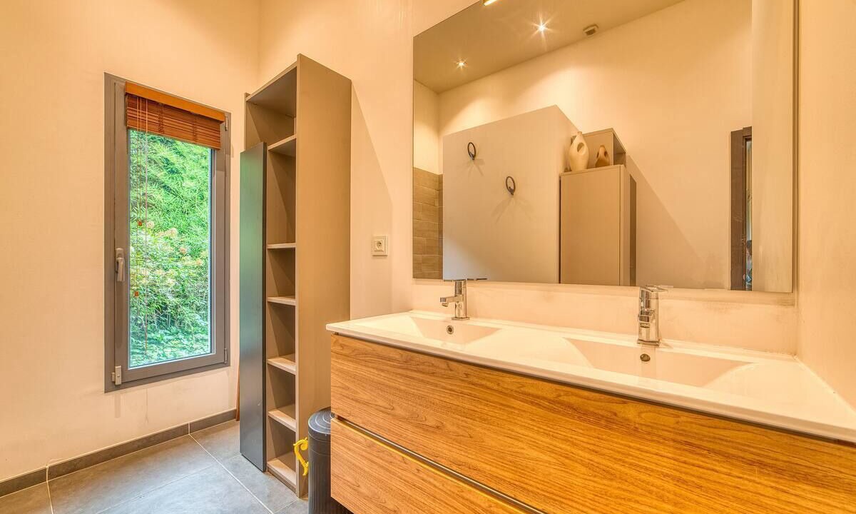 Photo of Bathroom in Montanay