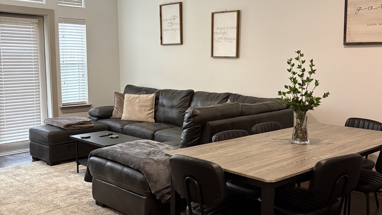 Photo of Livingroom in Farmers Branch