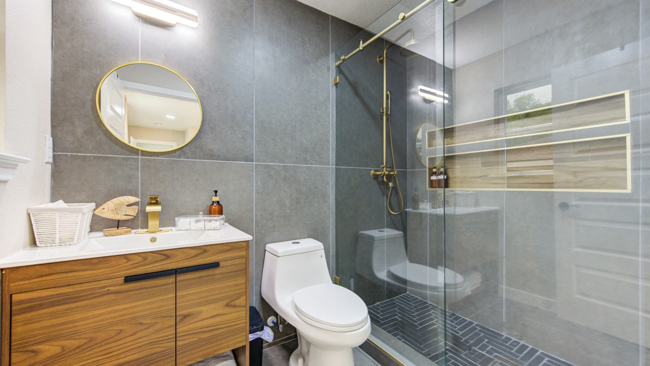 Photo of Bathroom in La Marque