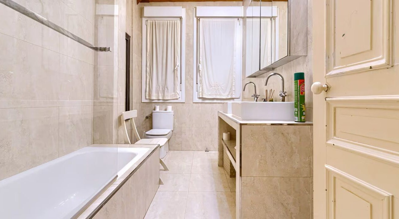Photo of Bathroom in Abando
