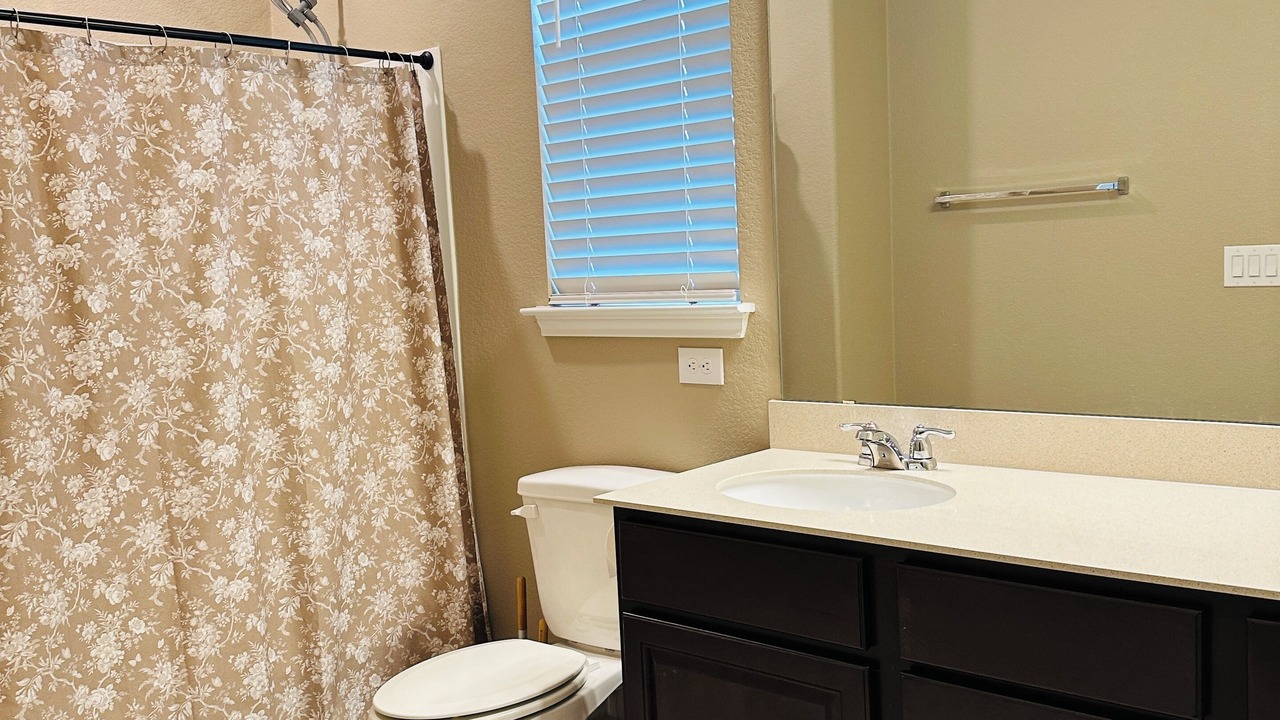 Photo of Bathroom in Del Valle