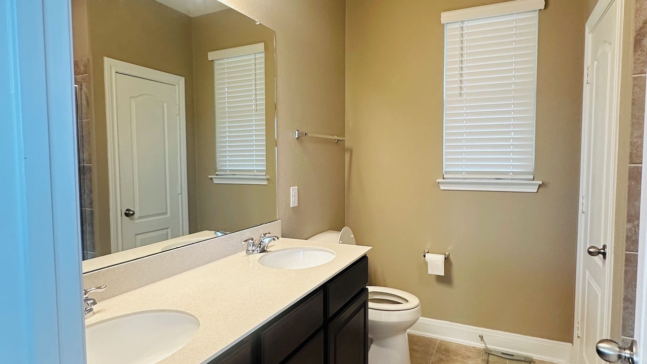 Photo of Bathroom in Del Valle