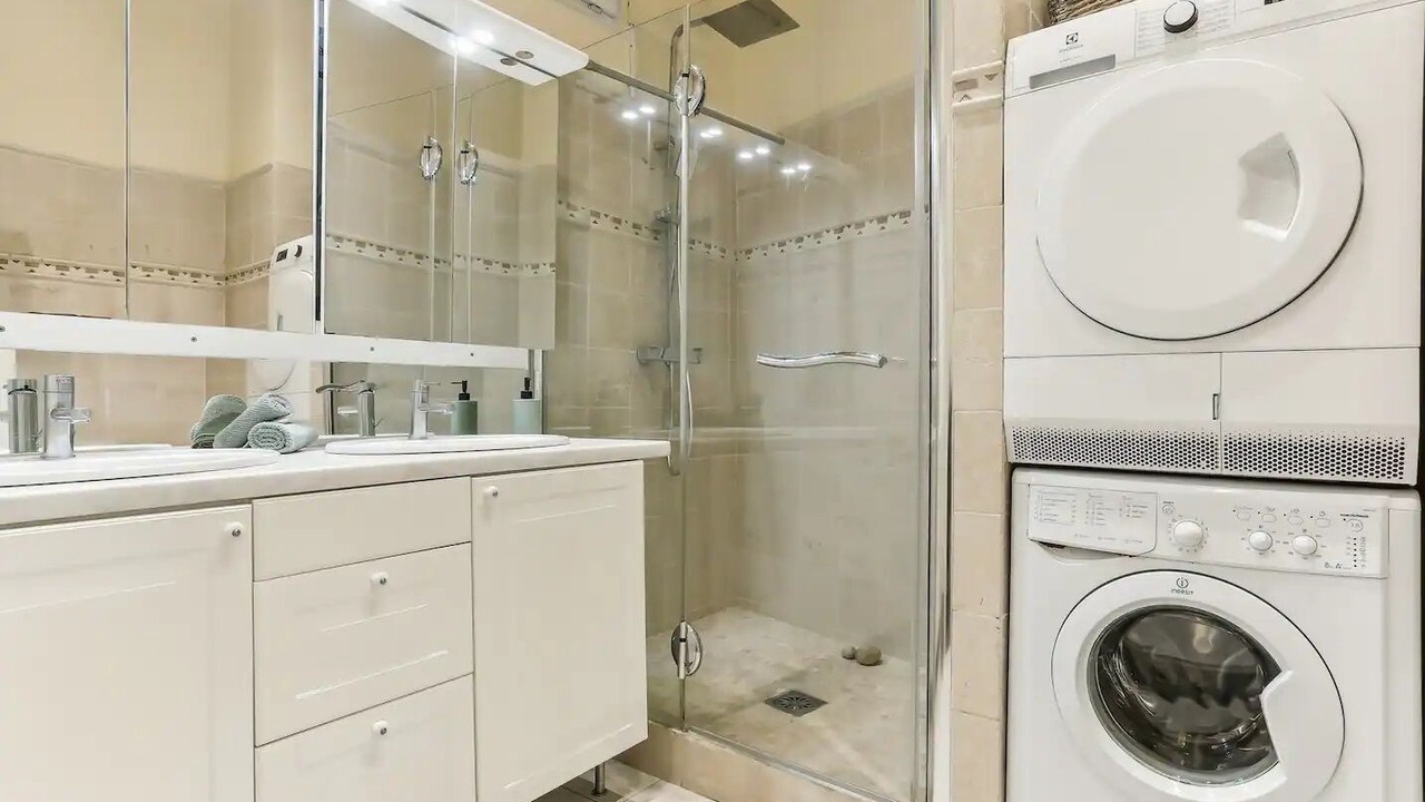 Photo of Bathroom in Arts-et-Metiers