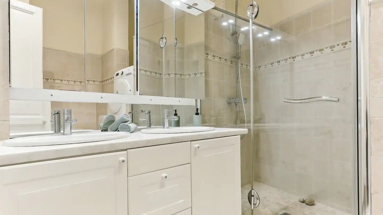 Photo of Bathroom in Arts-et-Metiers