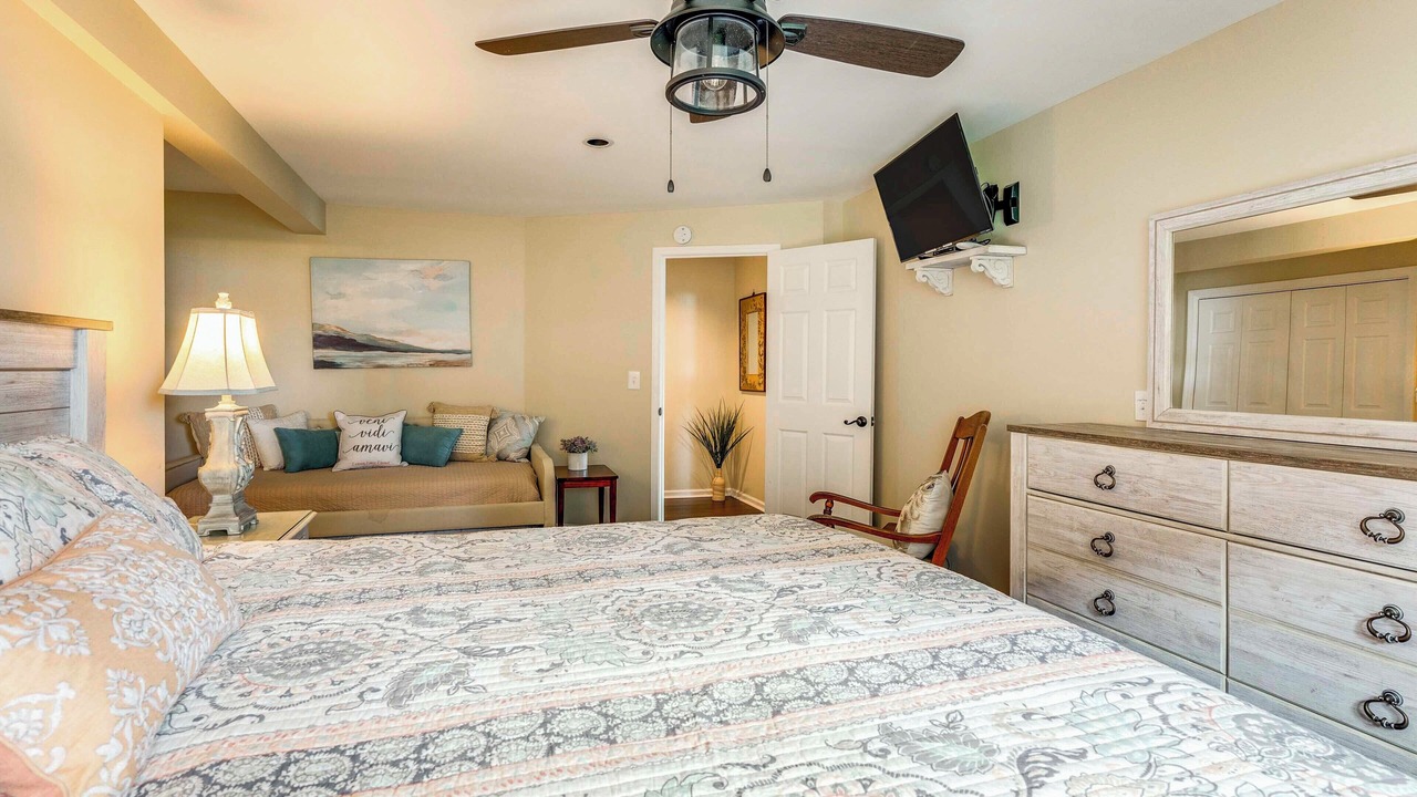 Photo of Bedroom in Hayesville