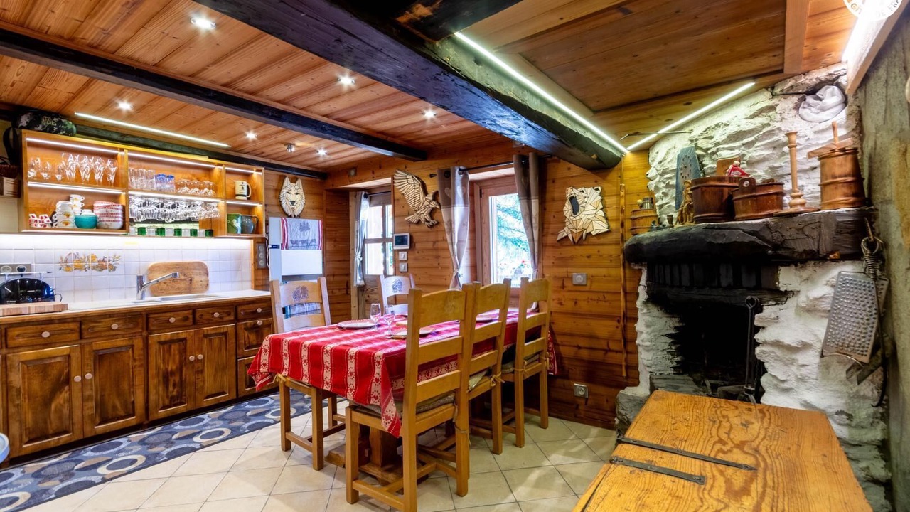 Photo of Others in Queige