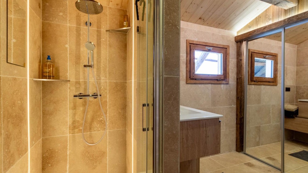 Photo of Bathroom in Queige