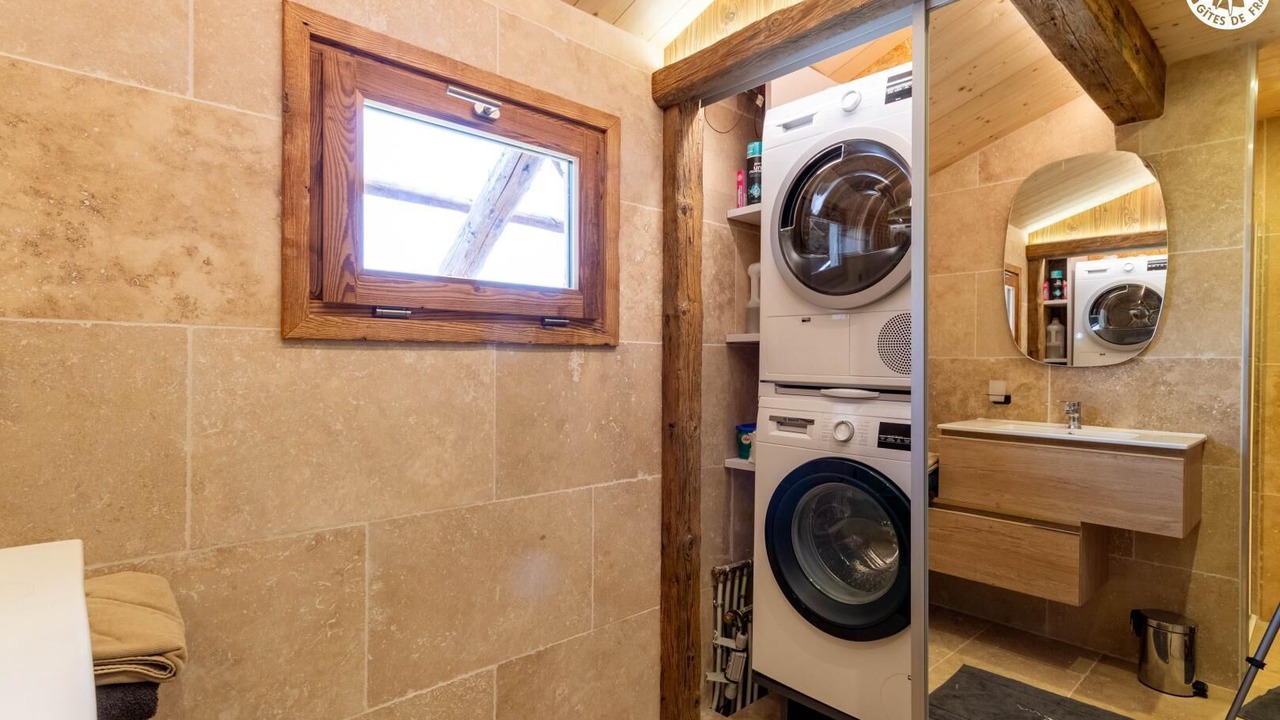 Photo of Others in Queige