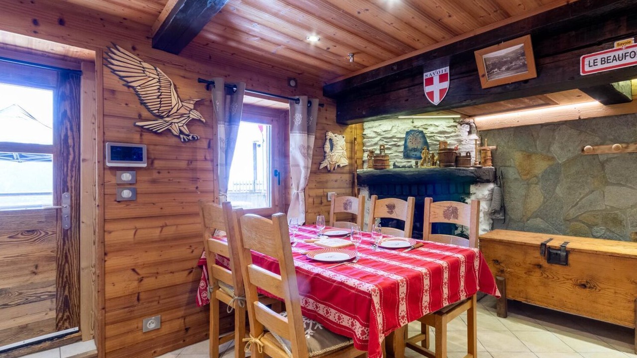 Photo of Others in Queige