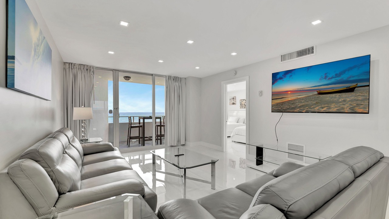 Photo of Livingroom in Galt Mile