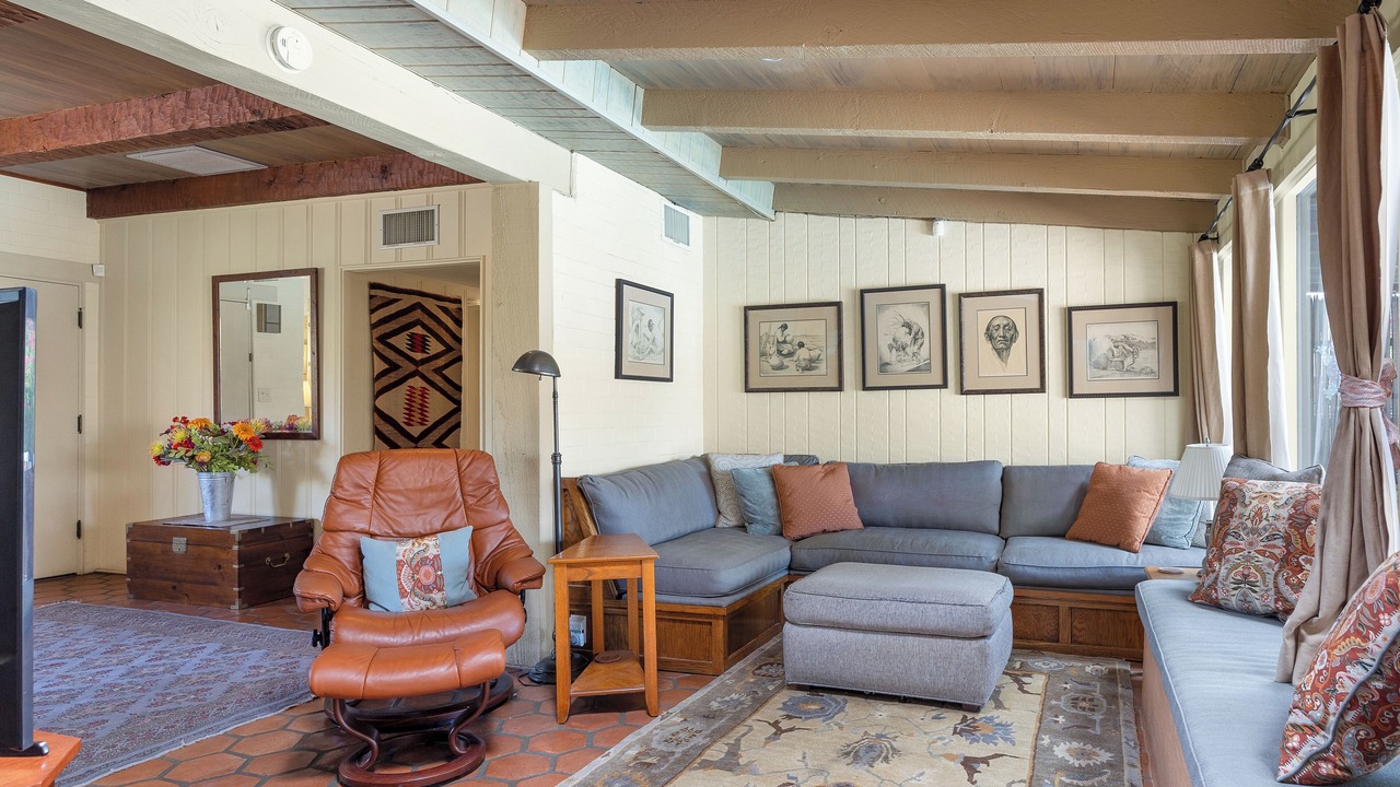 Photo of Livingroom in Sam Hughes