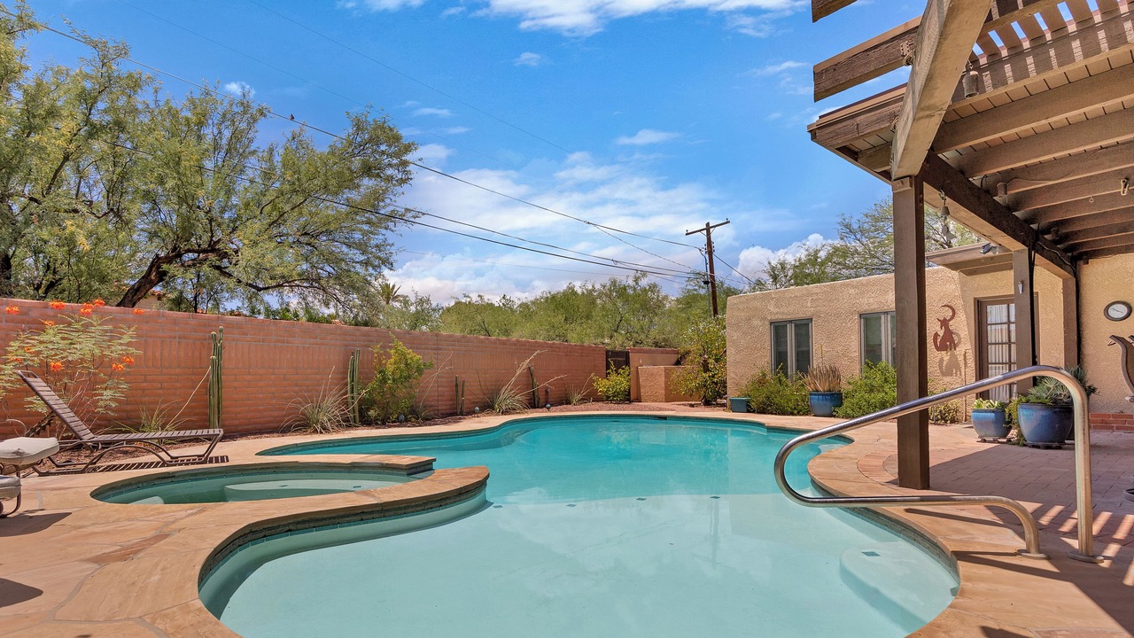 Photo of Outdoor in Sam Hughes