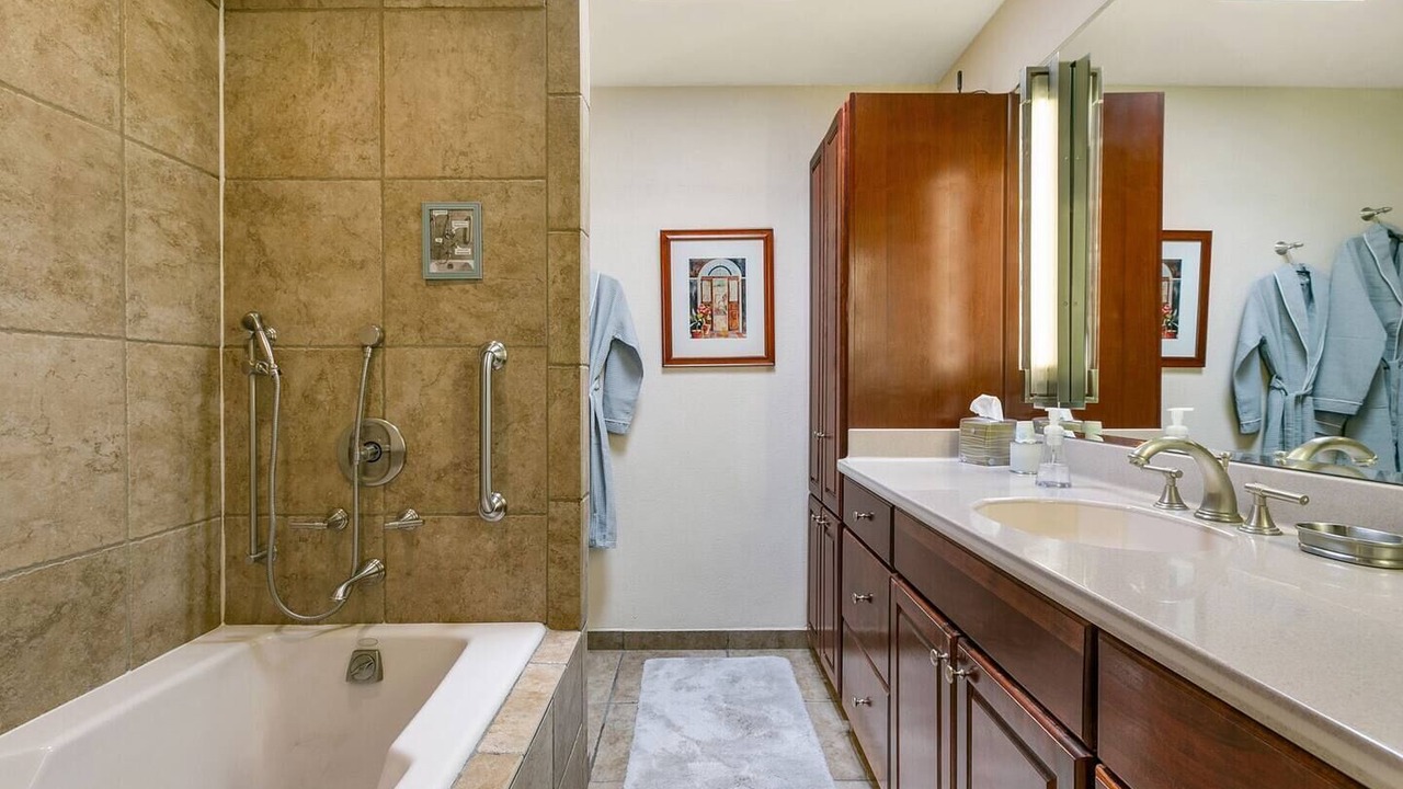 Photo of Bathroom in Sam Hughes