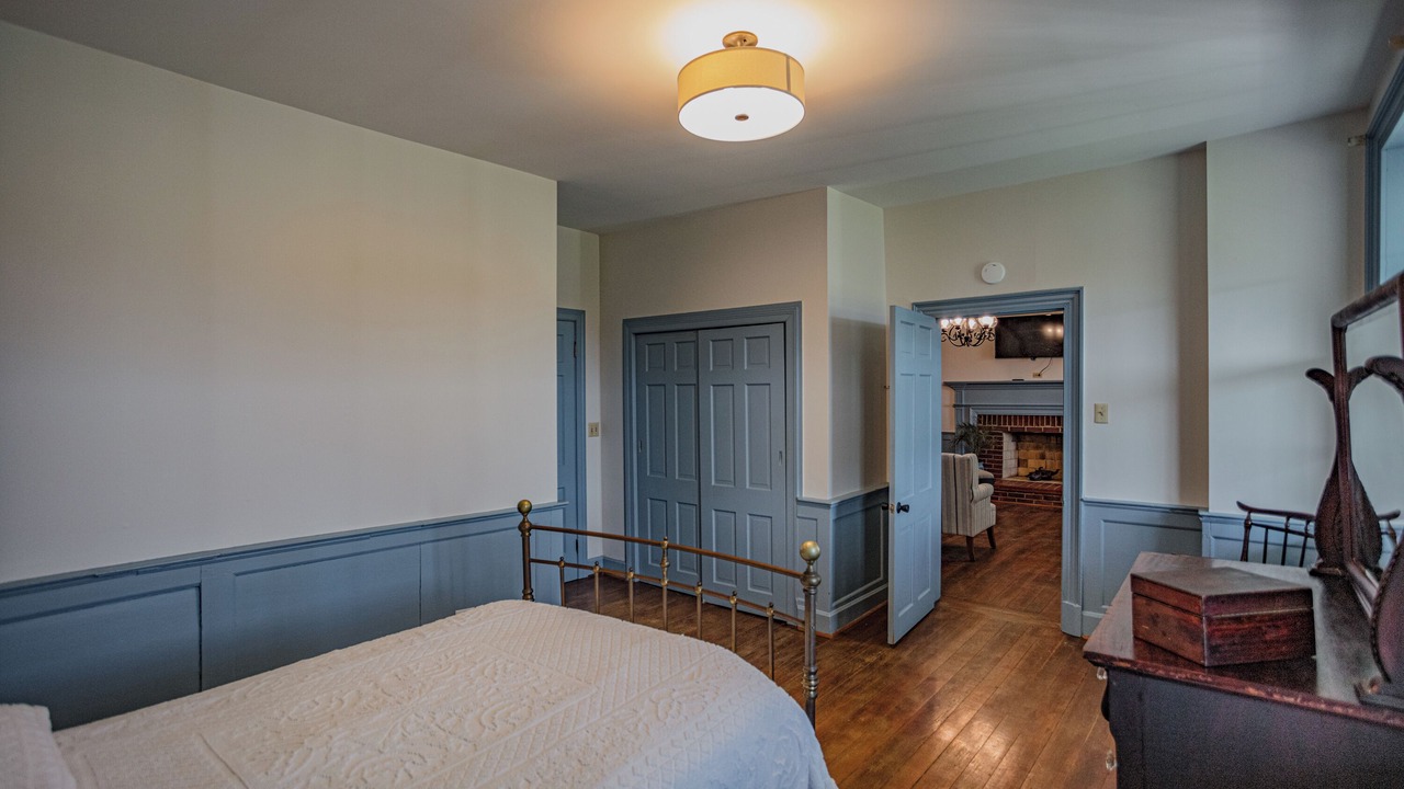Photo of Bedroom in Rockbridge Baths