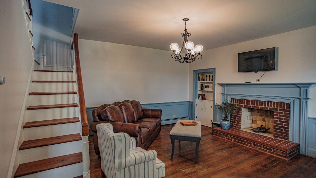 Photo of Livingroom in Rockbridge Baths