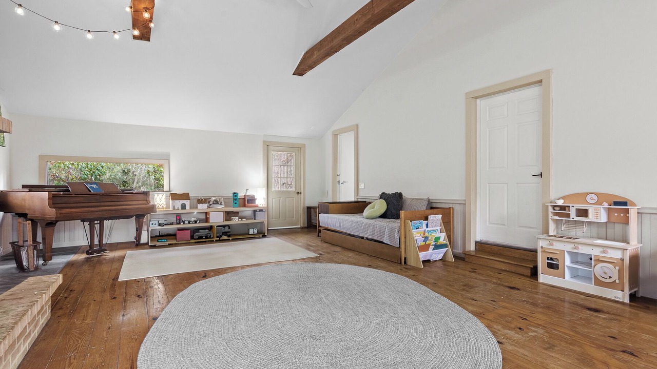 Photo of Others in De Lancey