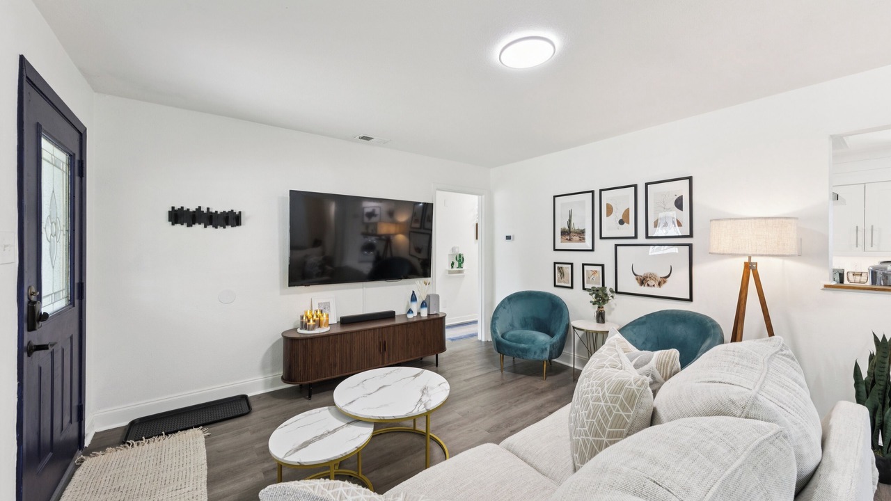 Photo of Livingroom in Farmers Branch