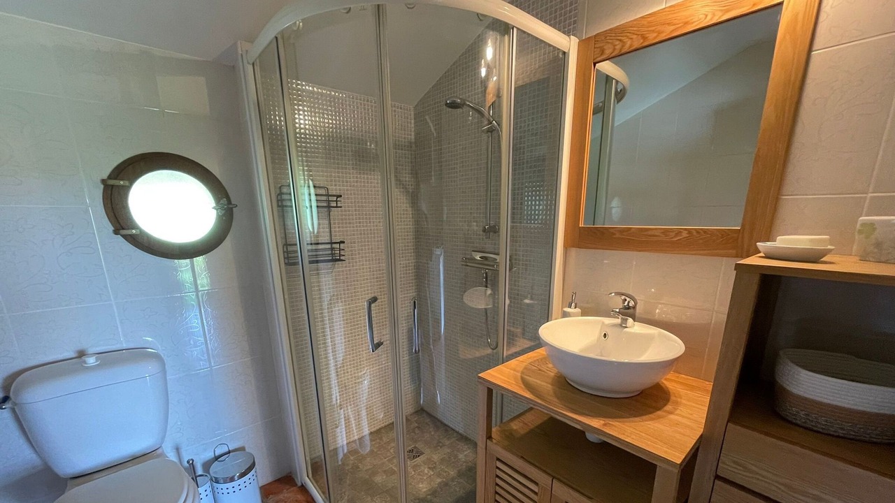 Photo of Bathroom in Beauvoir-sur-Mer