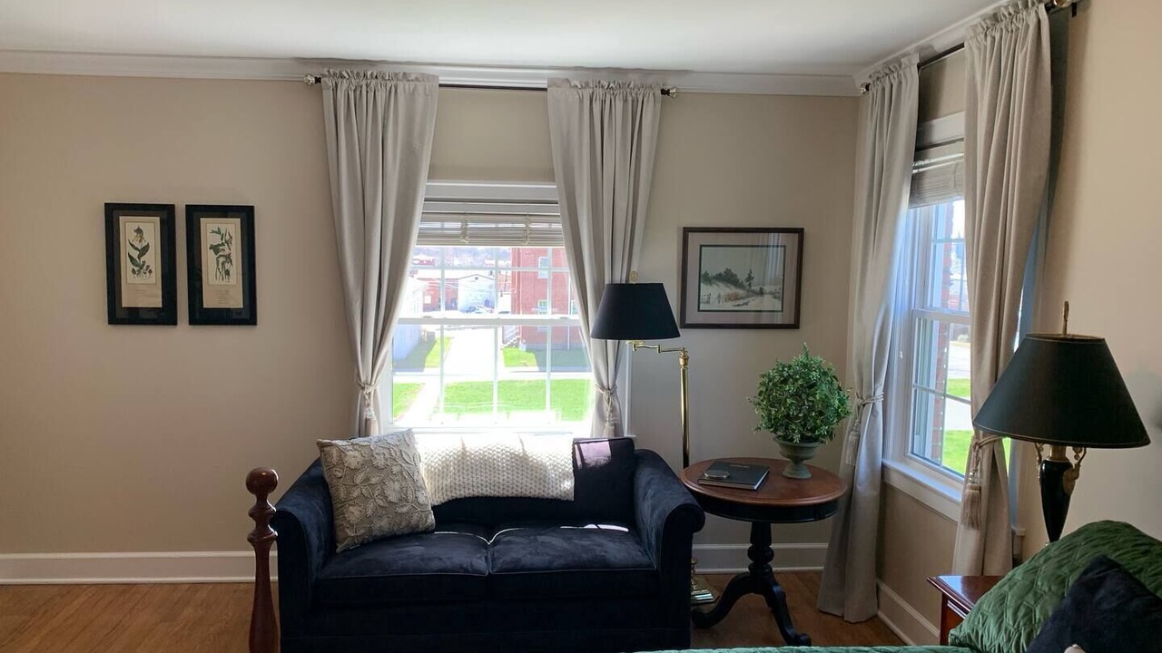 Photo of Livingroom in Elizabethtown