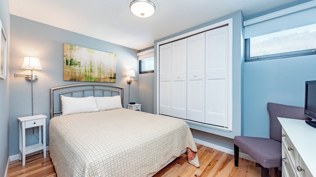 Photo of Bedroom in Mountainside