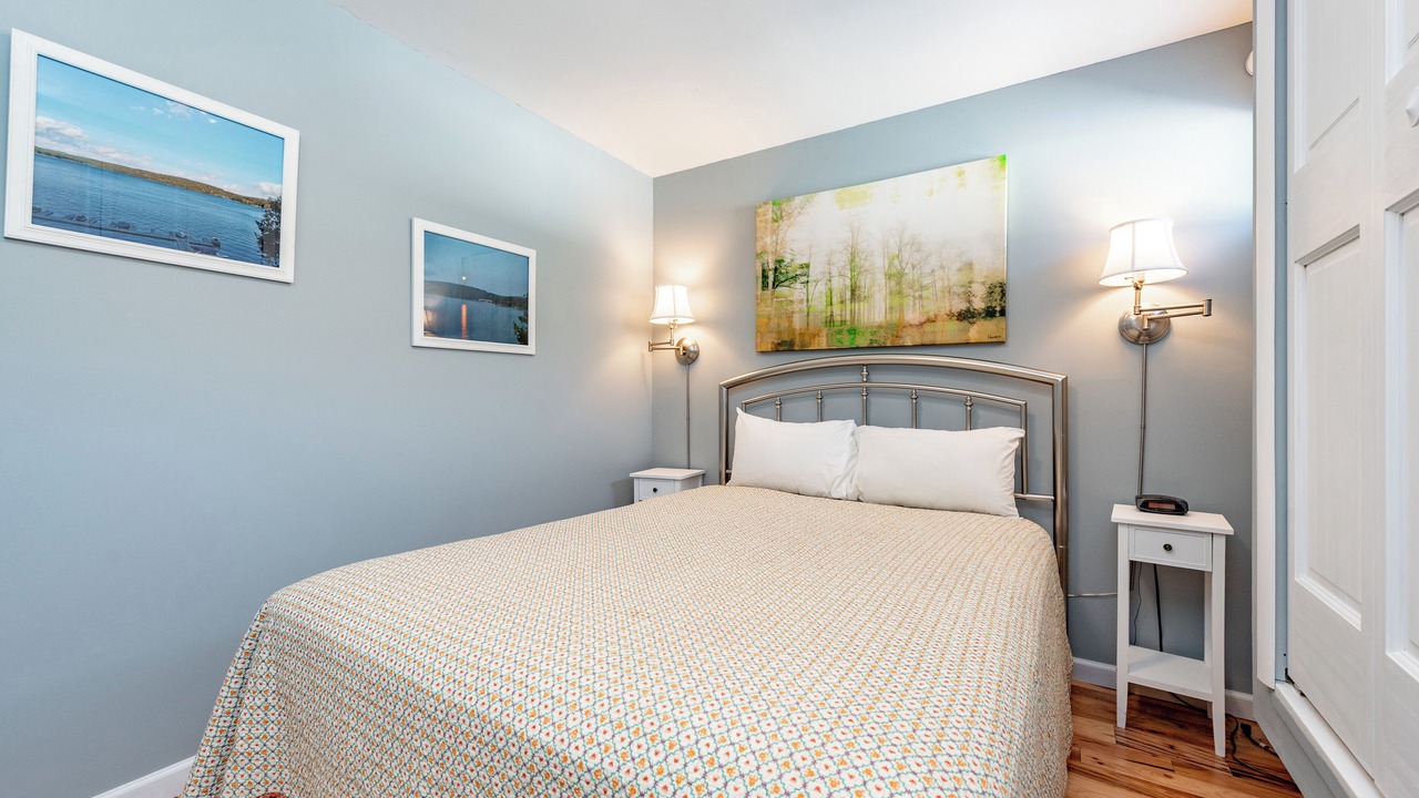 Photo of Bedroom in Mountainside