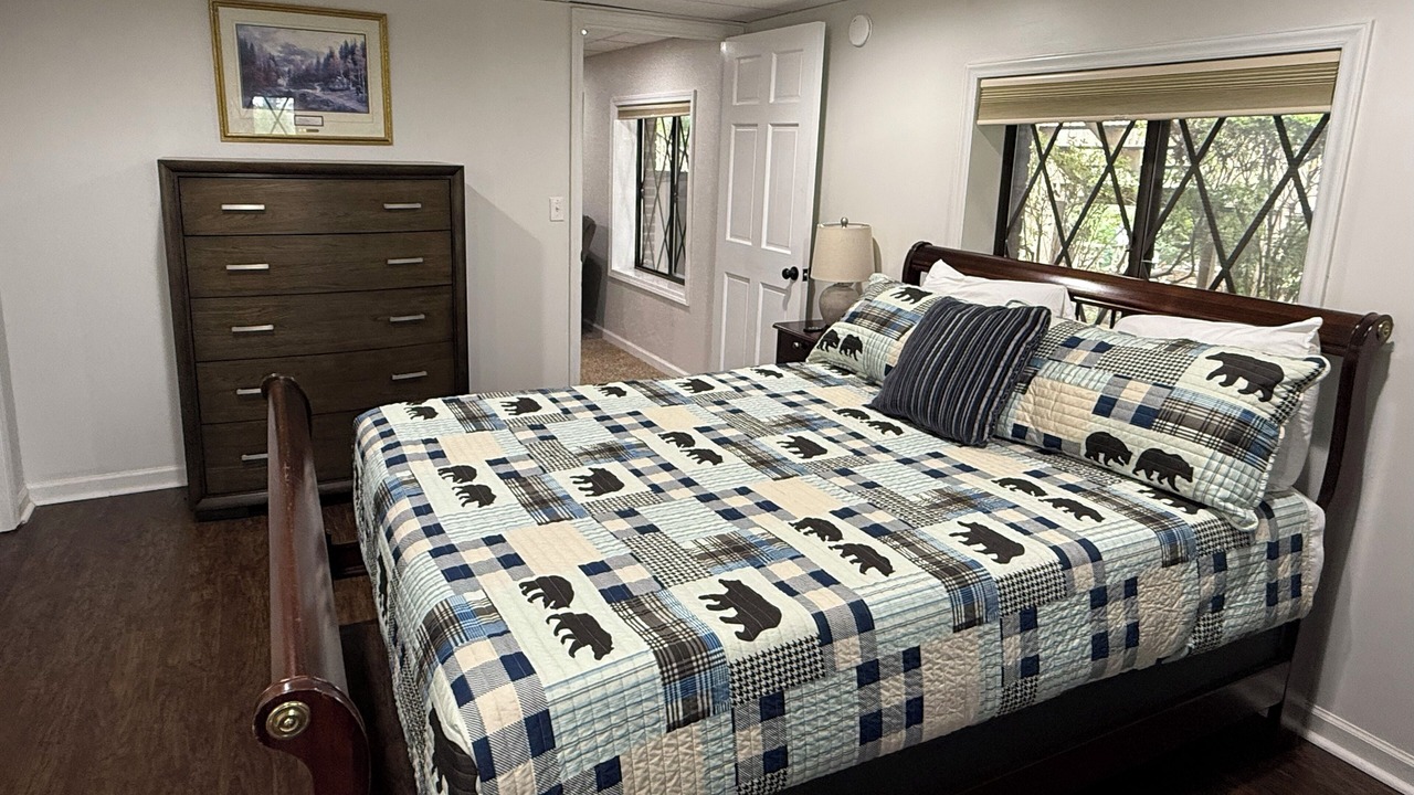 Photo of Bedroom in Marion Lake Club