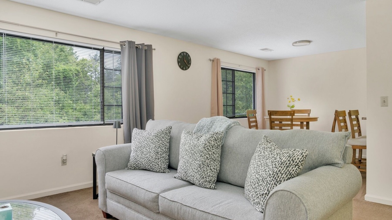 Photo of Livingroom in East Windsor