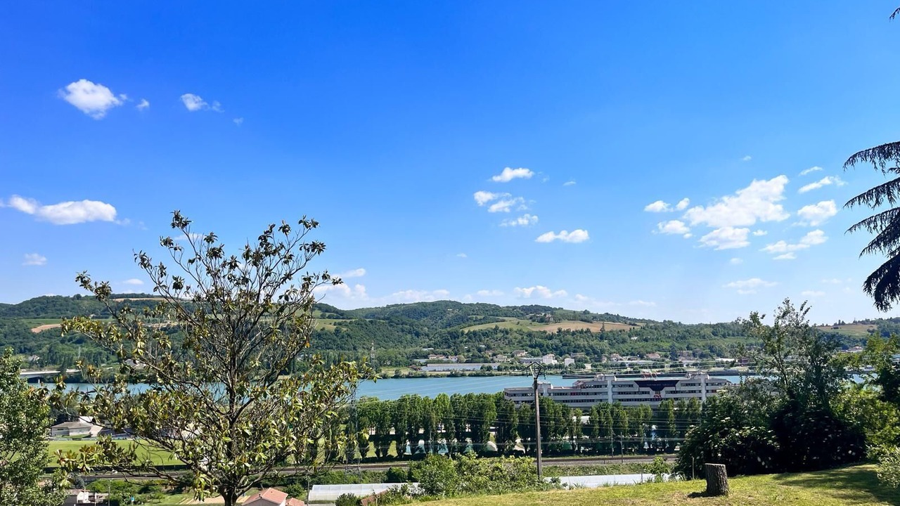 Photo of Others in Ampuis