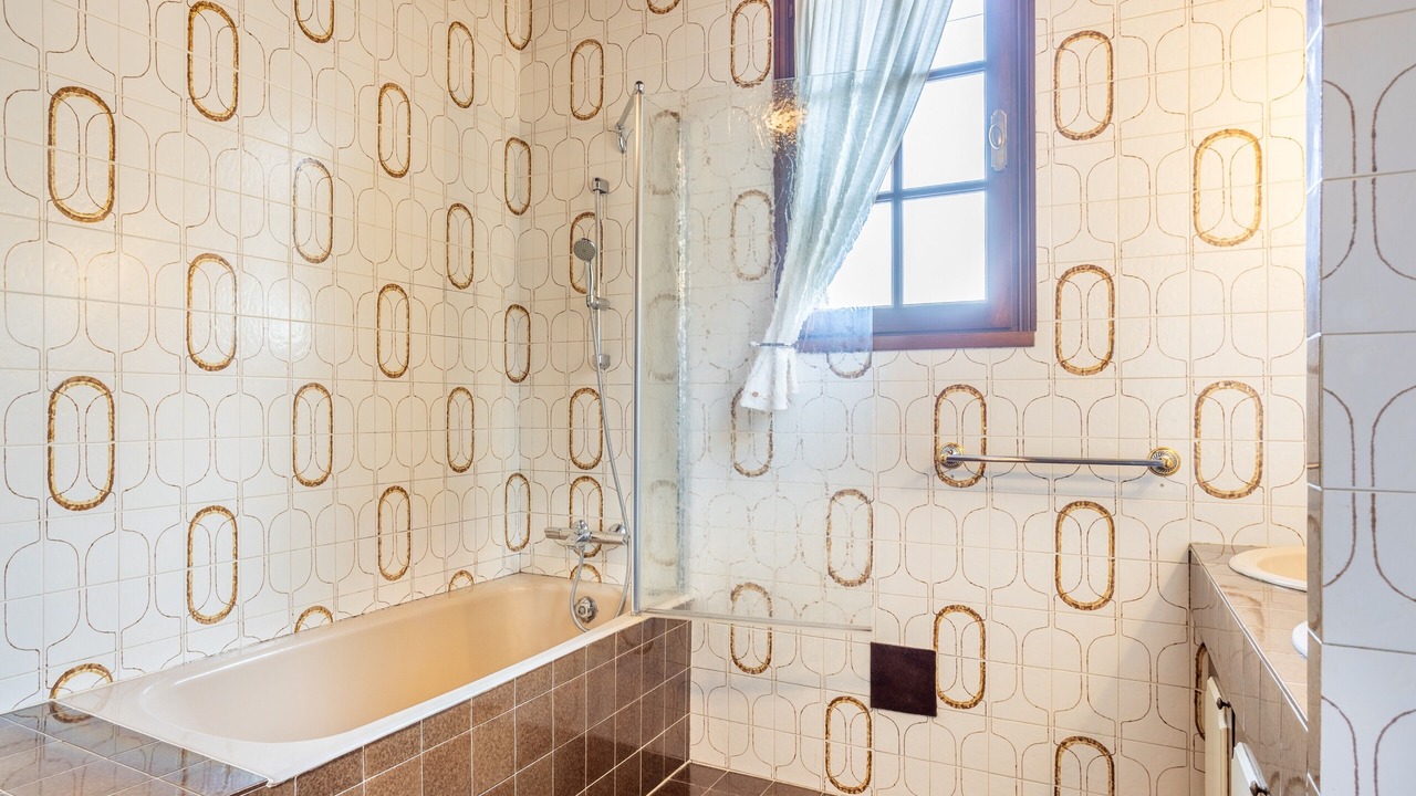 Photo of Bathroom in Saint-Mesmin
