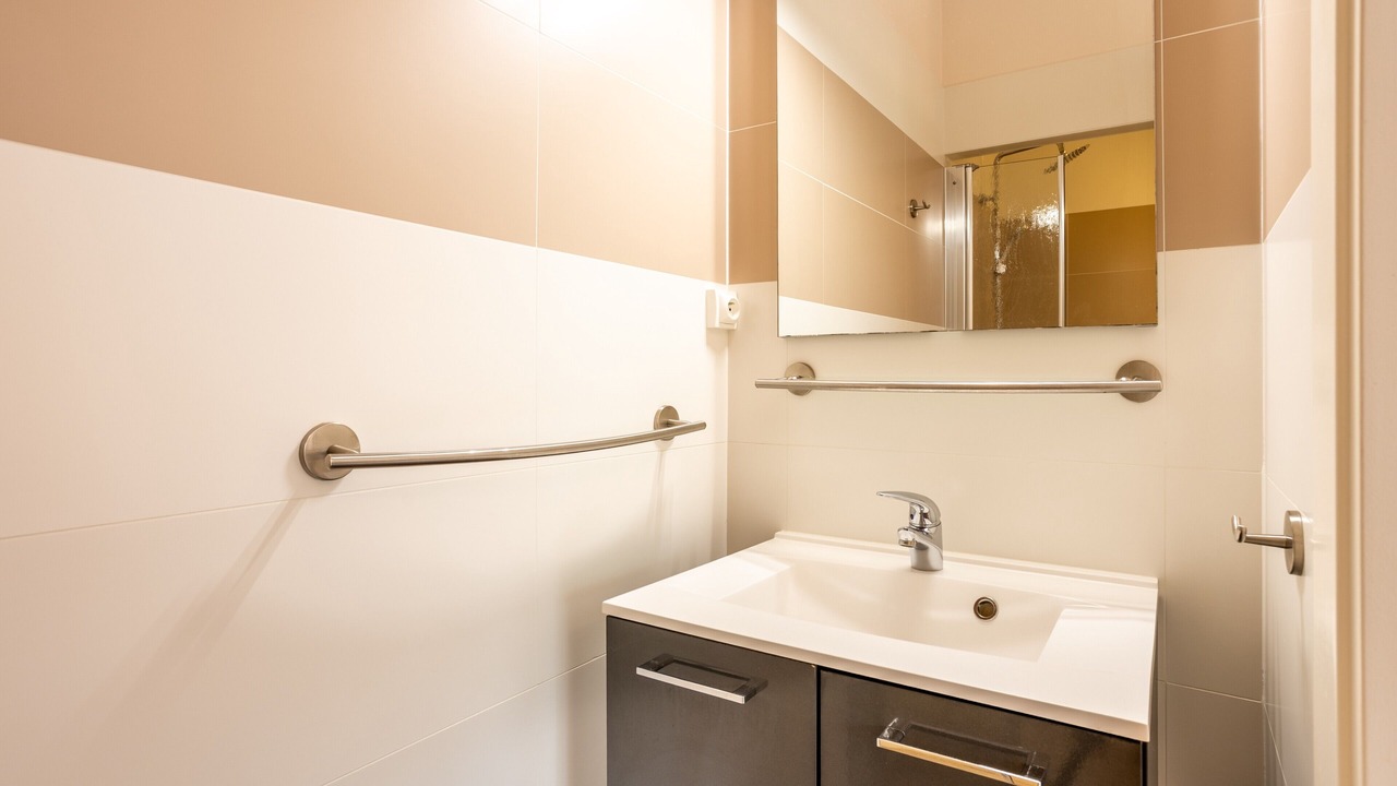 Photo of Bathroom in Saint-Mesmin
